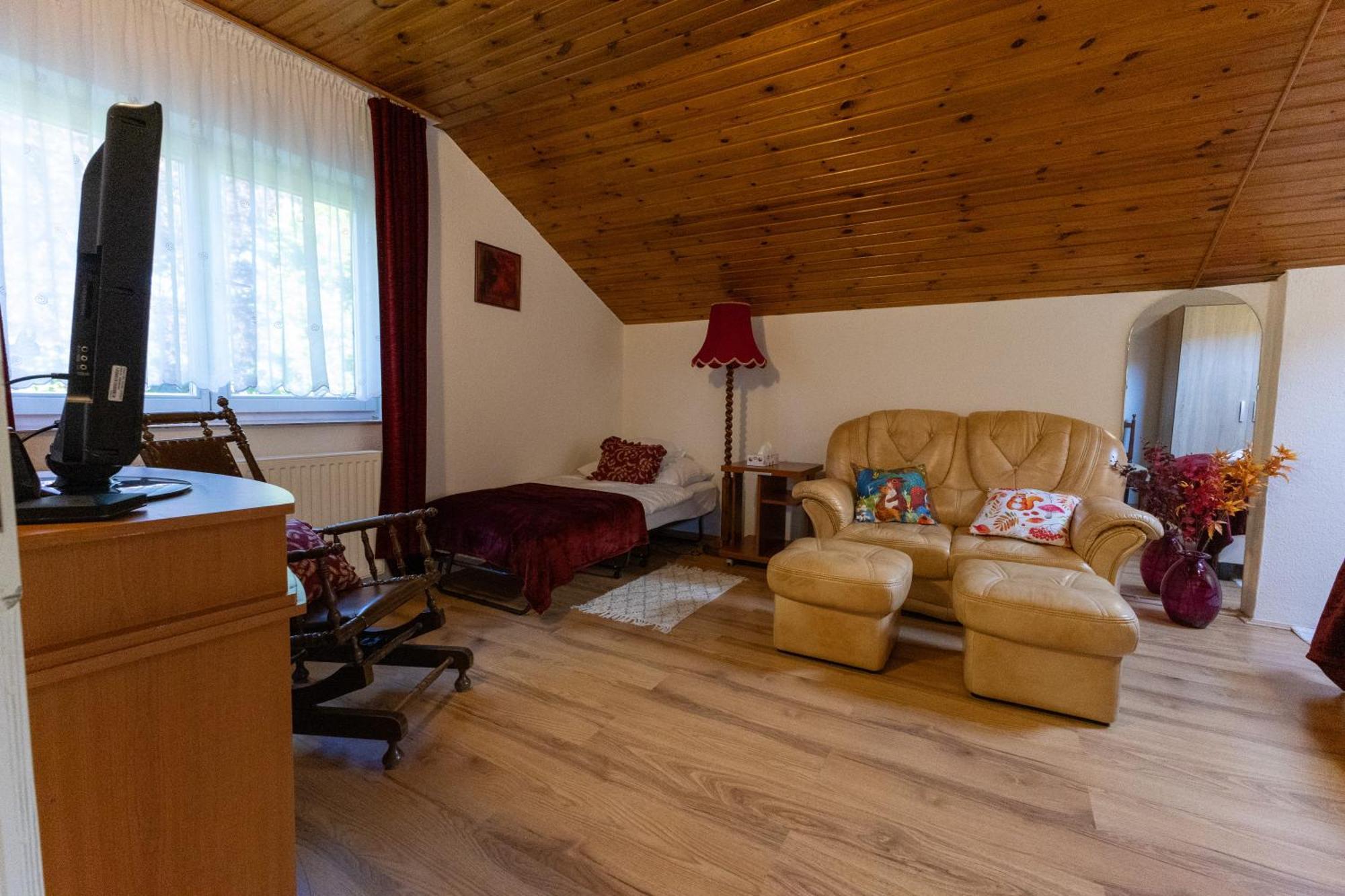 Kismokus Apartman エゲル エクステリア 写真